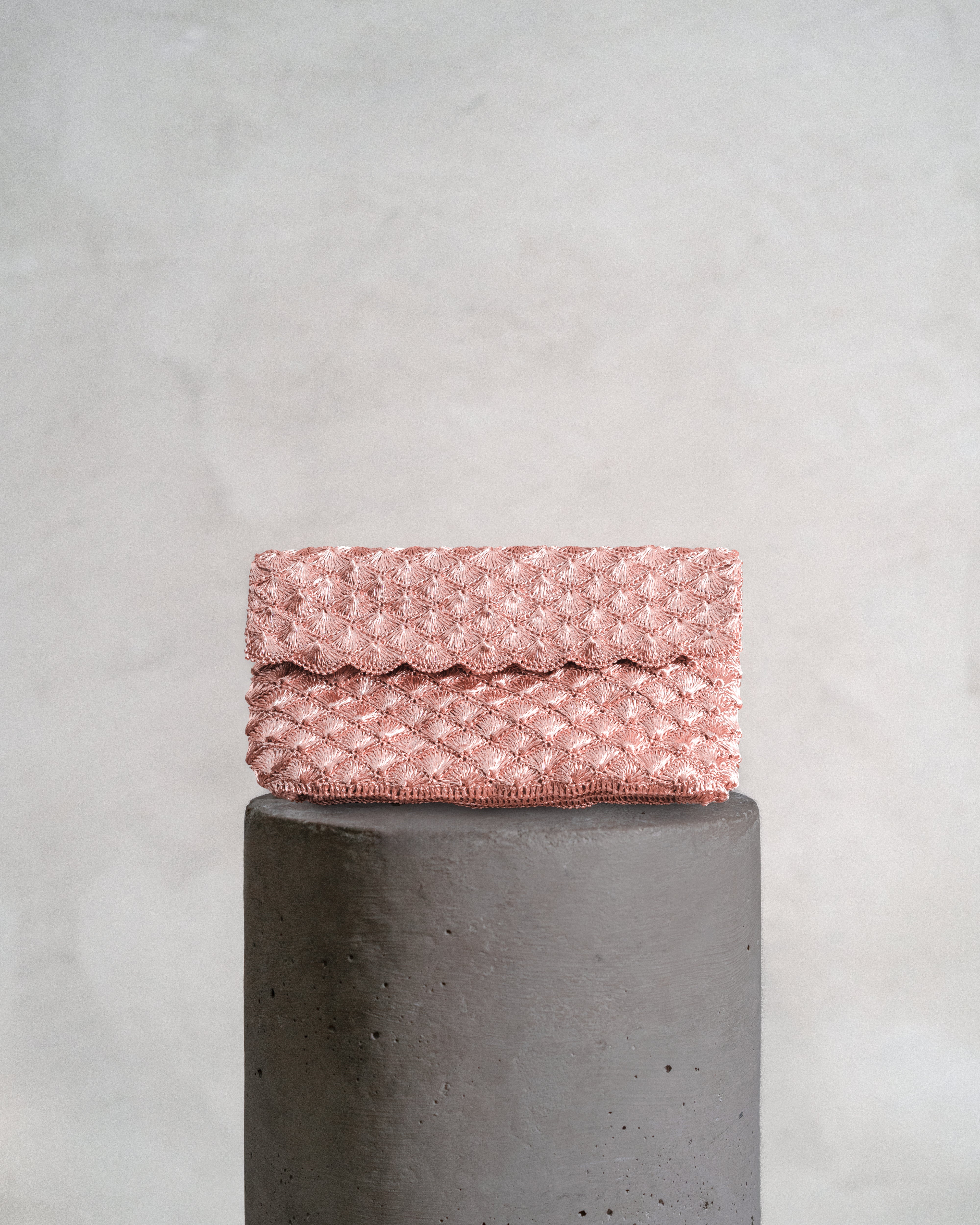 SEASHELL CLUTCH - ROSE GOLD