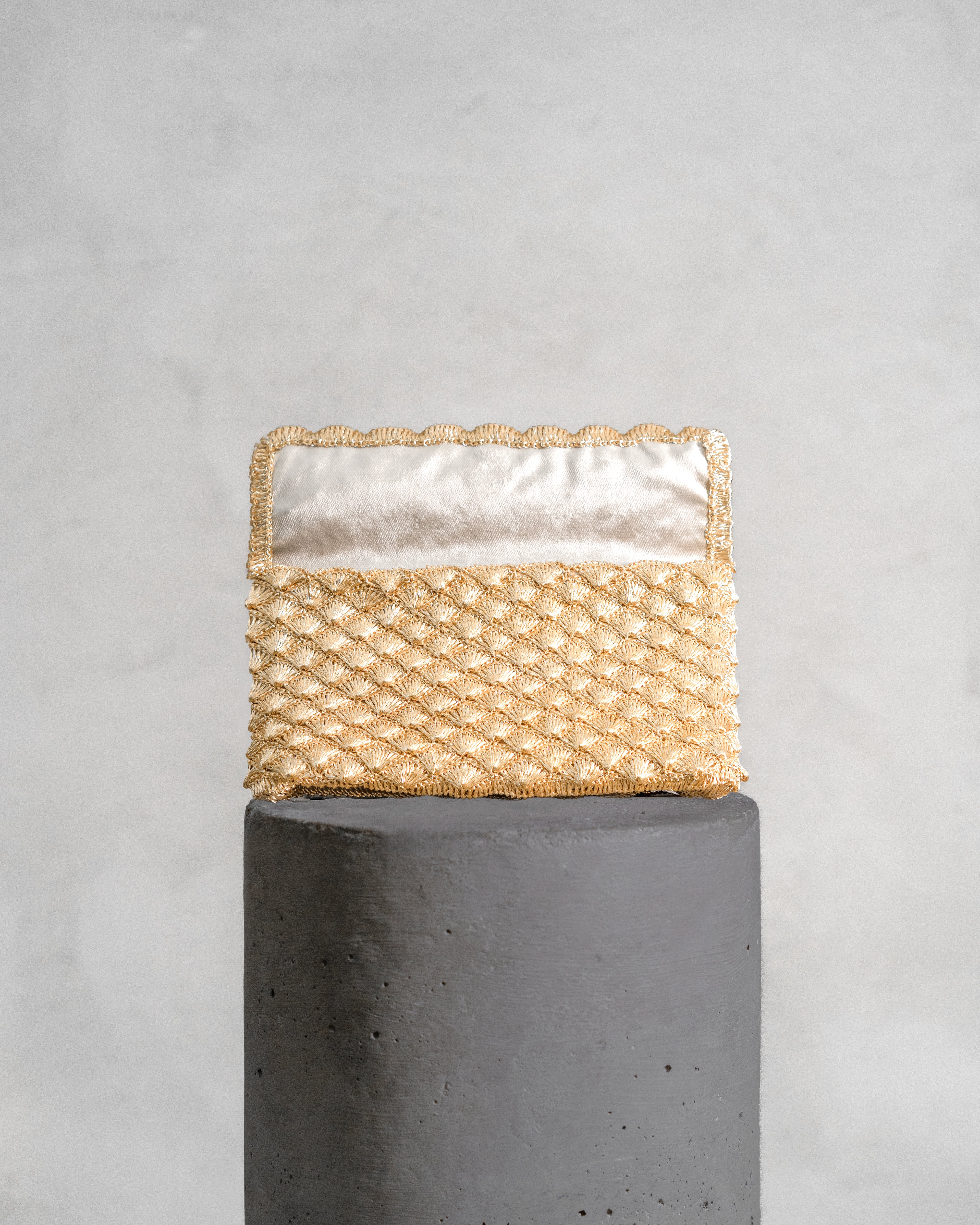 SEASHELL CLUTCH - GOLD