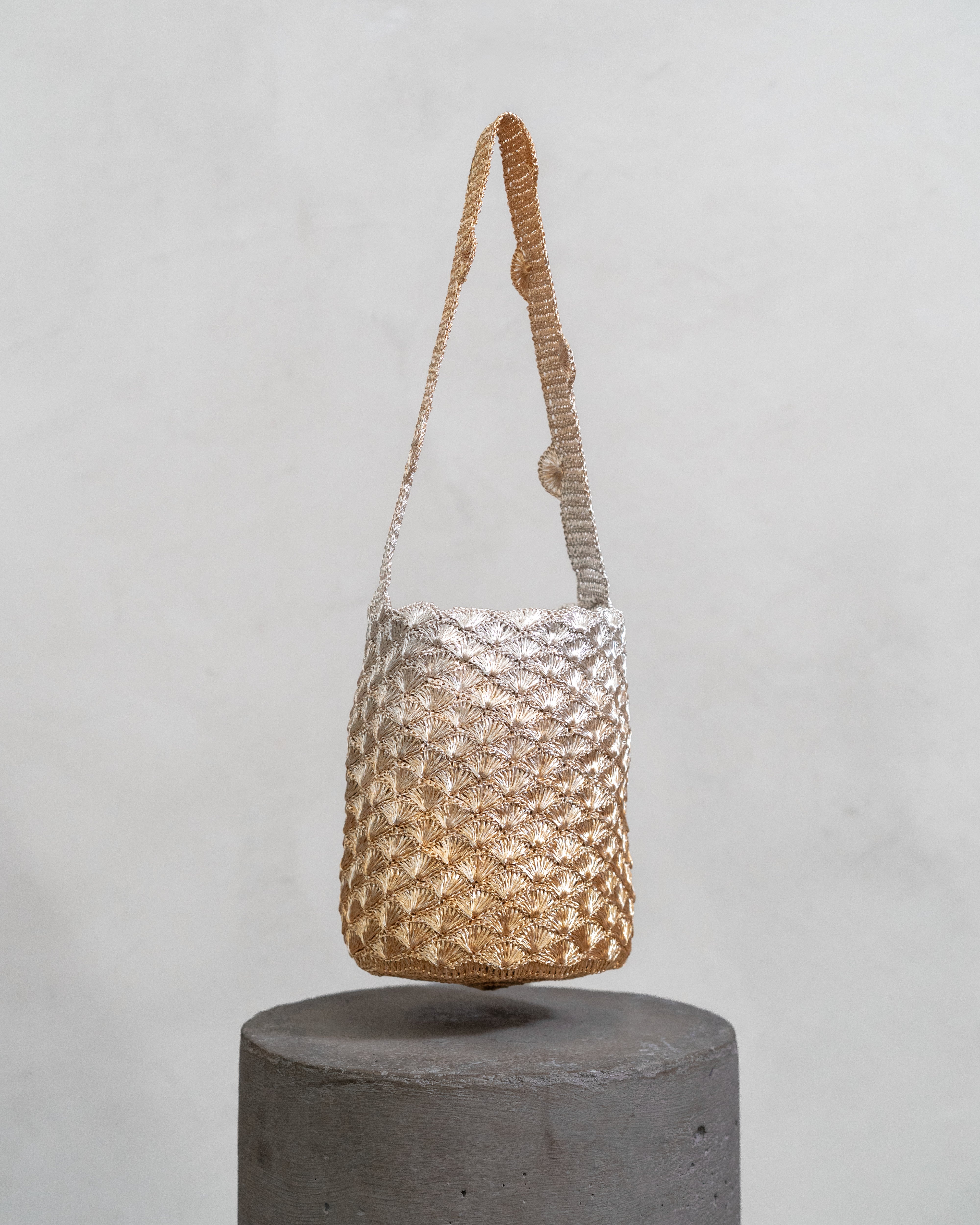 KAIA SEASHELL MOCHILA - GOLD & SILVER