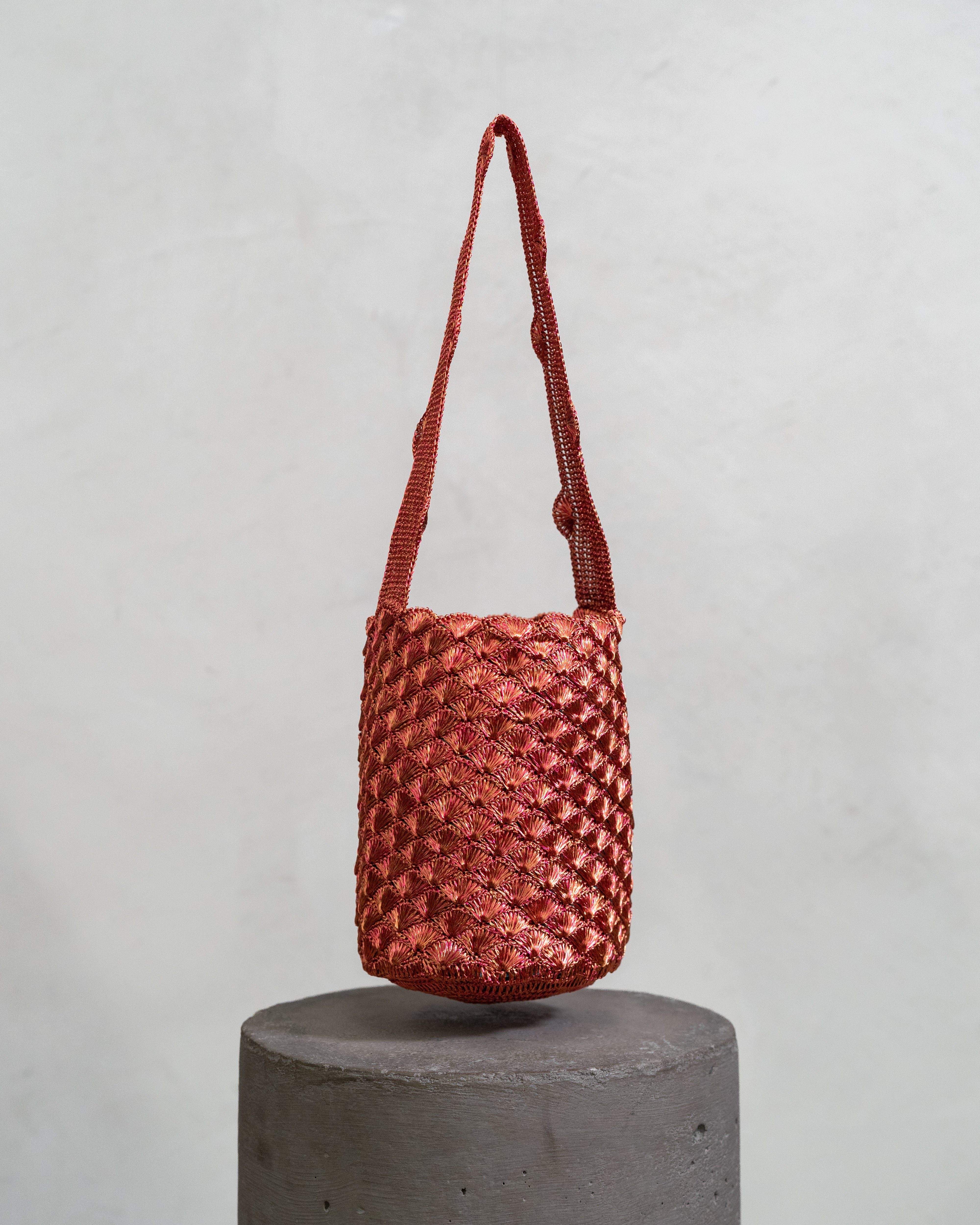 SEASHELL MOCHILA – COPPER & MAGENTA