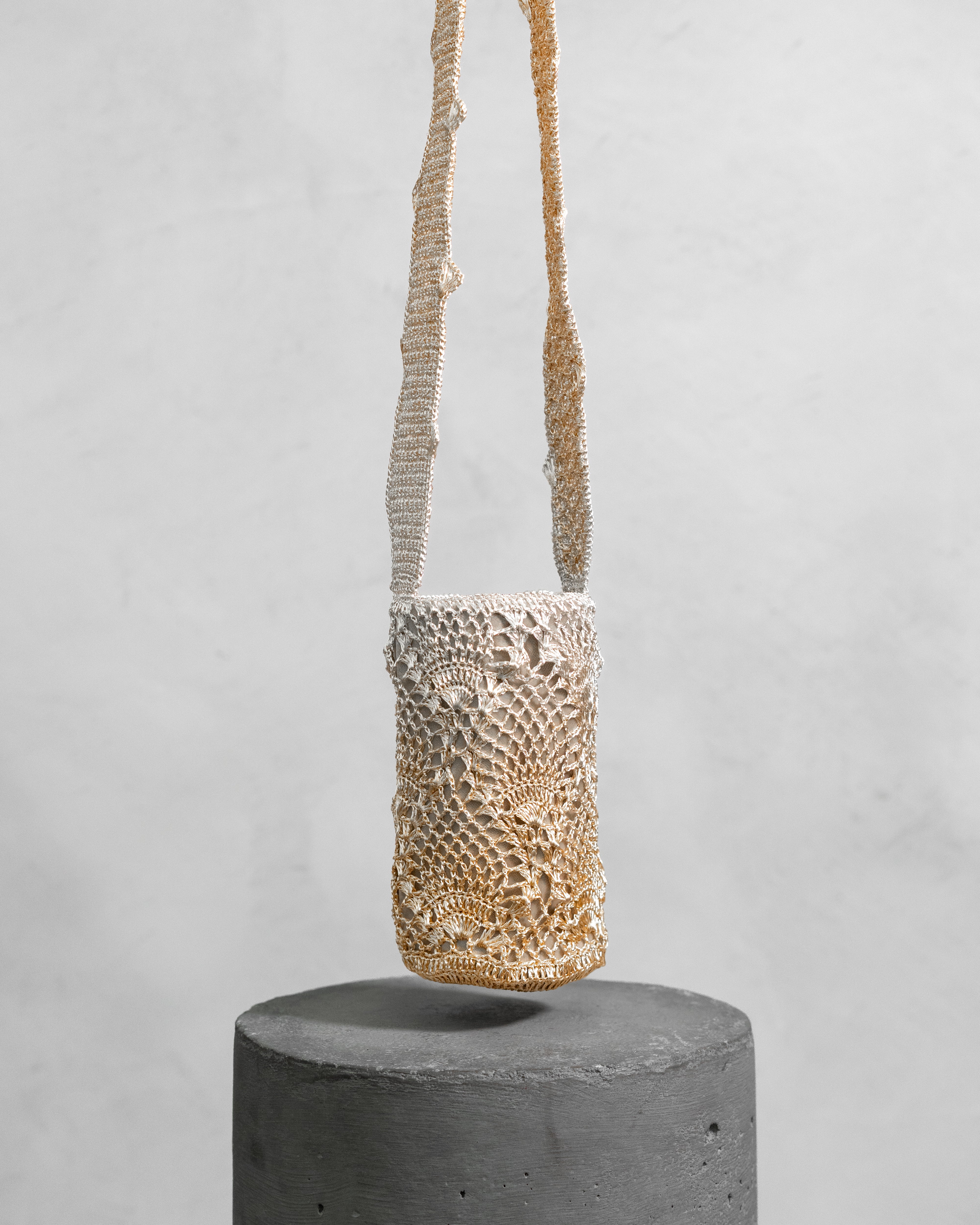 KAIA PINEAPPLE MINI MOCHILA - GOLD & SILVER