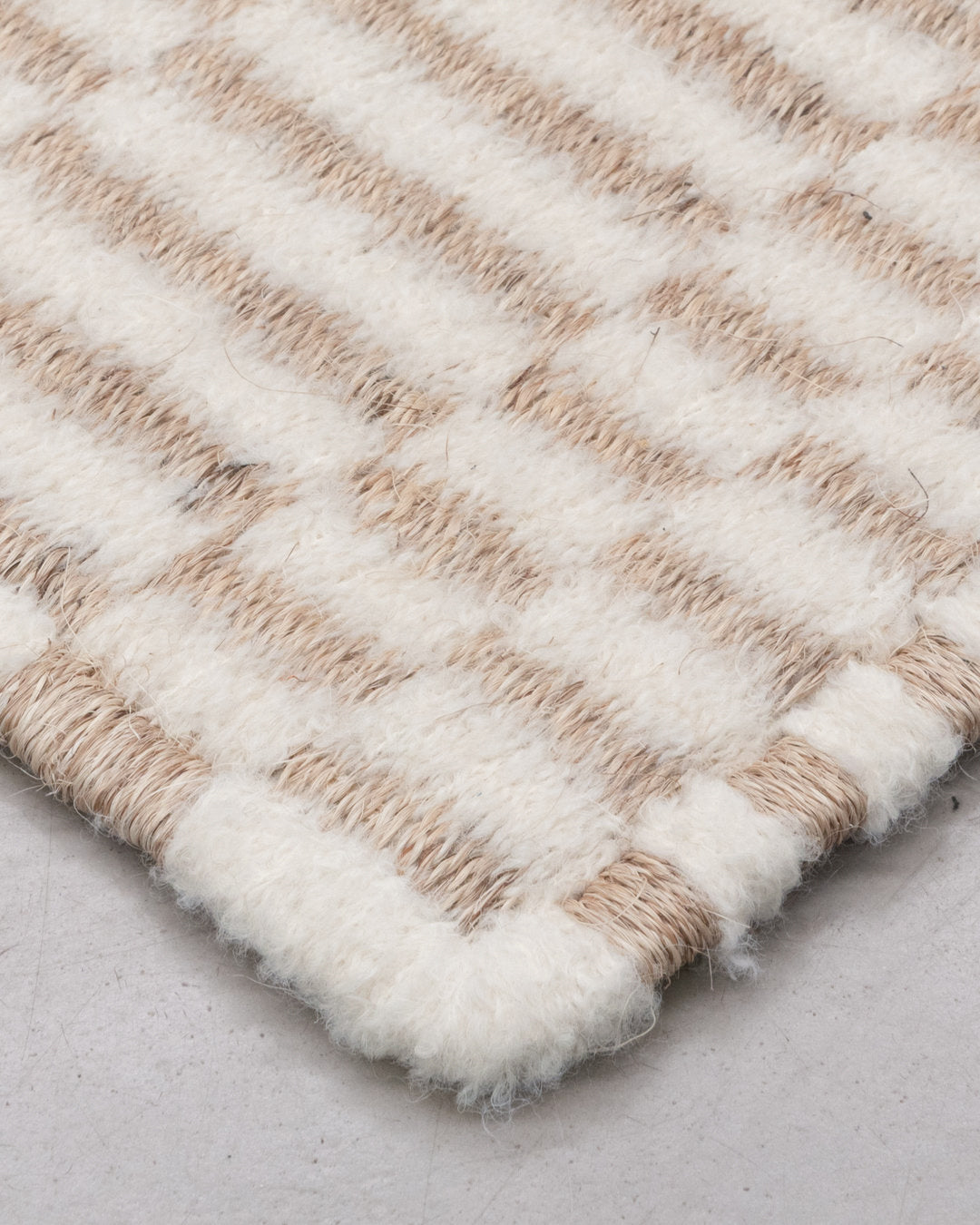AXXIS WEAVE RUG IN FIQUE FIBER AND BOUCLÉ ALPACA