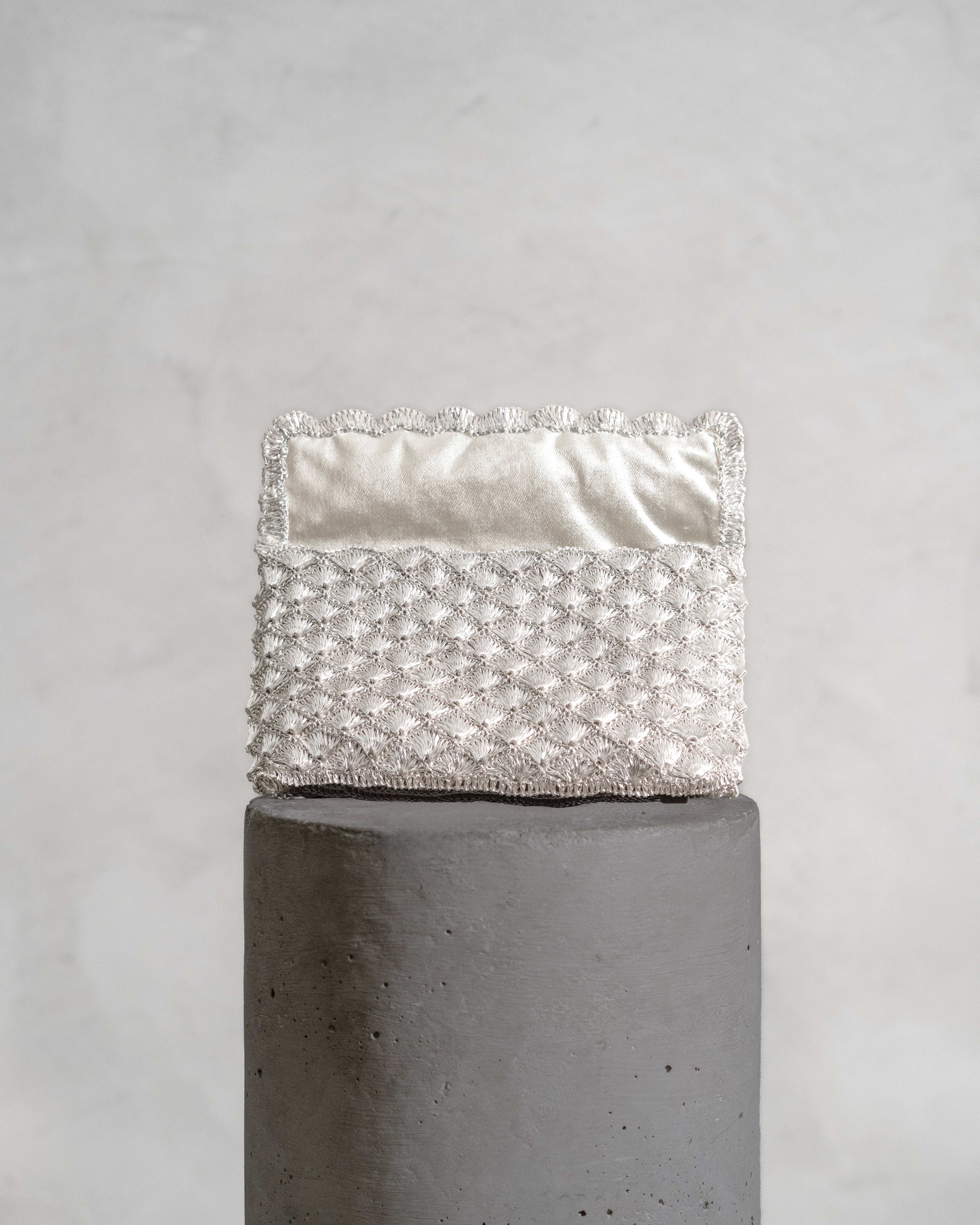 SEASHELL CLUTCH - SILVER