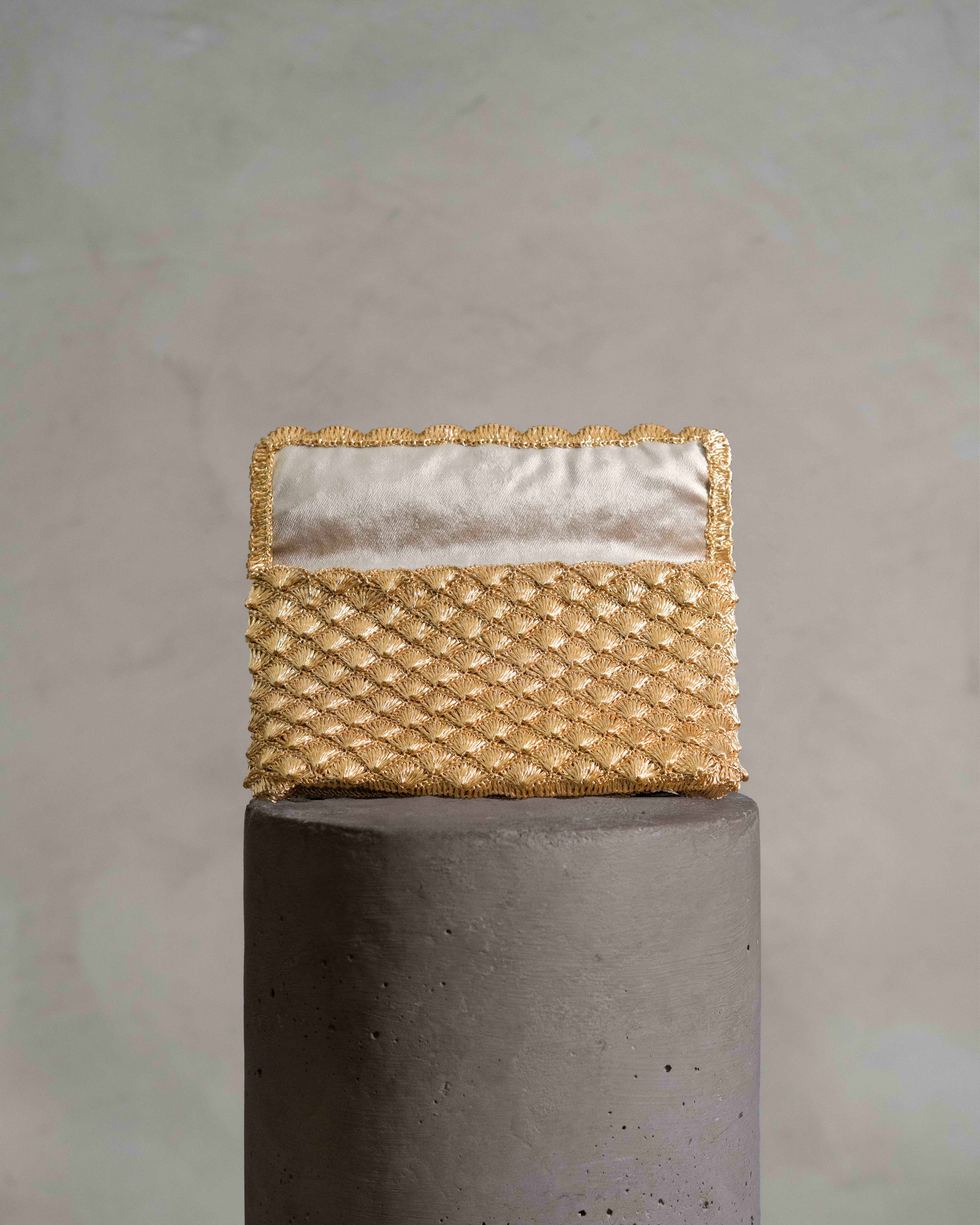 SEASHELL CLUTCH - GOLD