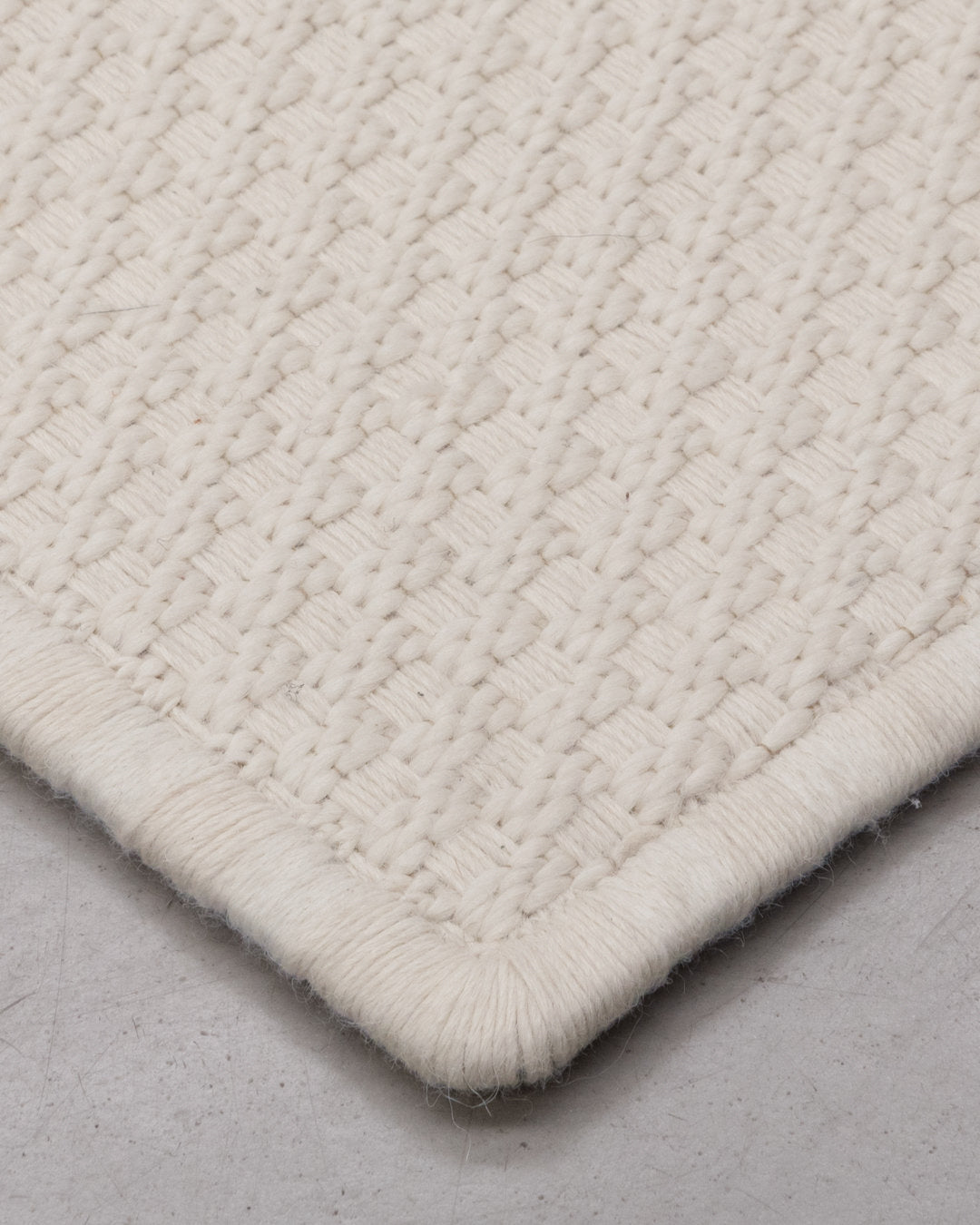 KANASPI WEAVE RUG IN ALPACA AND API ALPACA