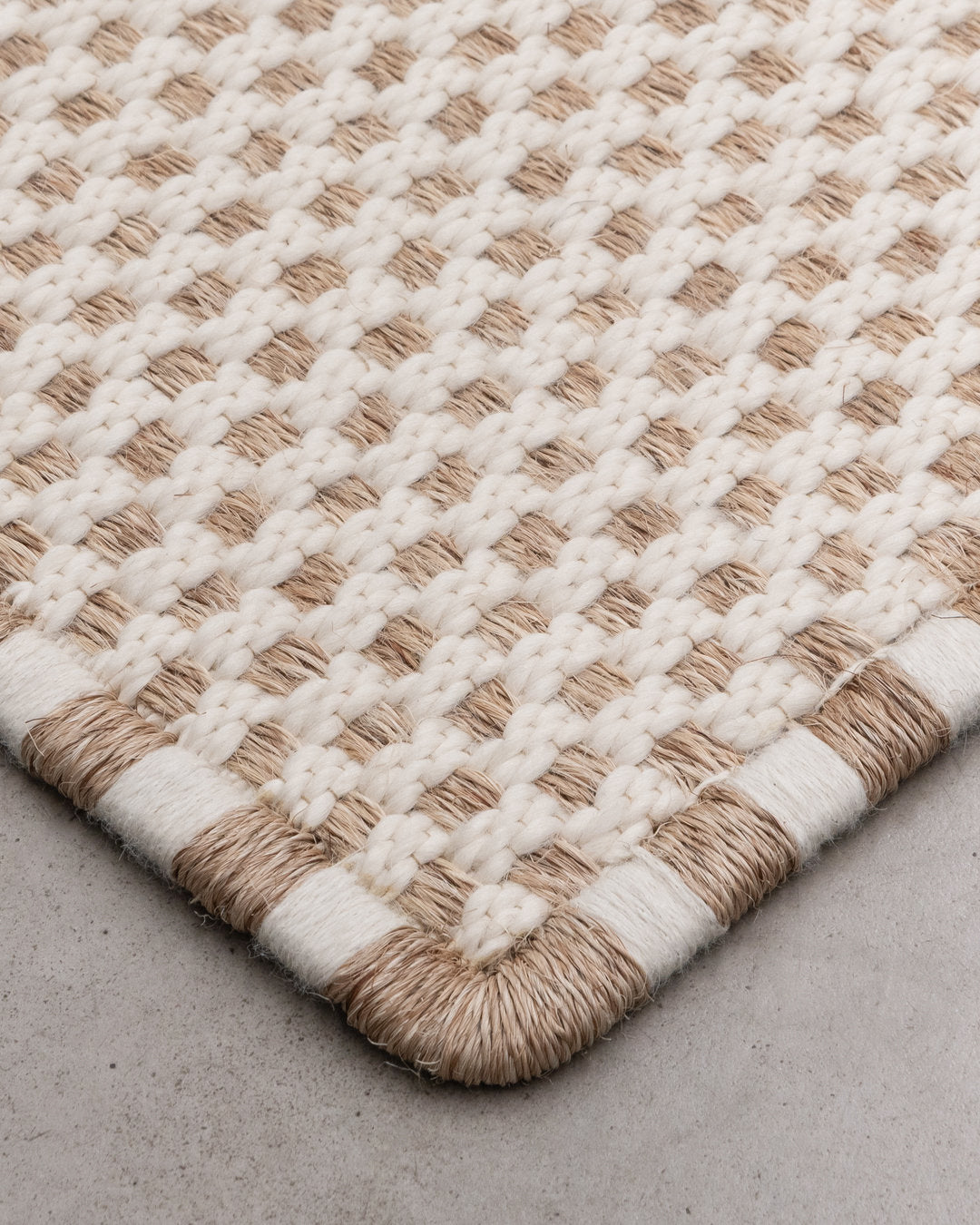 KANASPI WEAVE RUG IN FIQUE FIBER AND API ALPACA